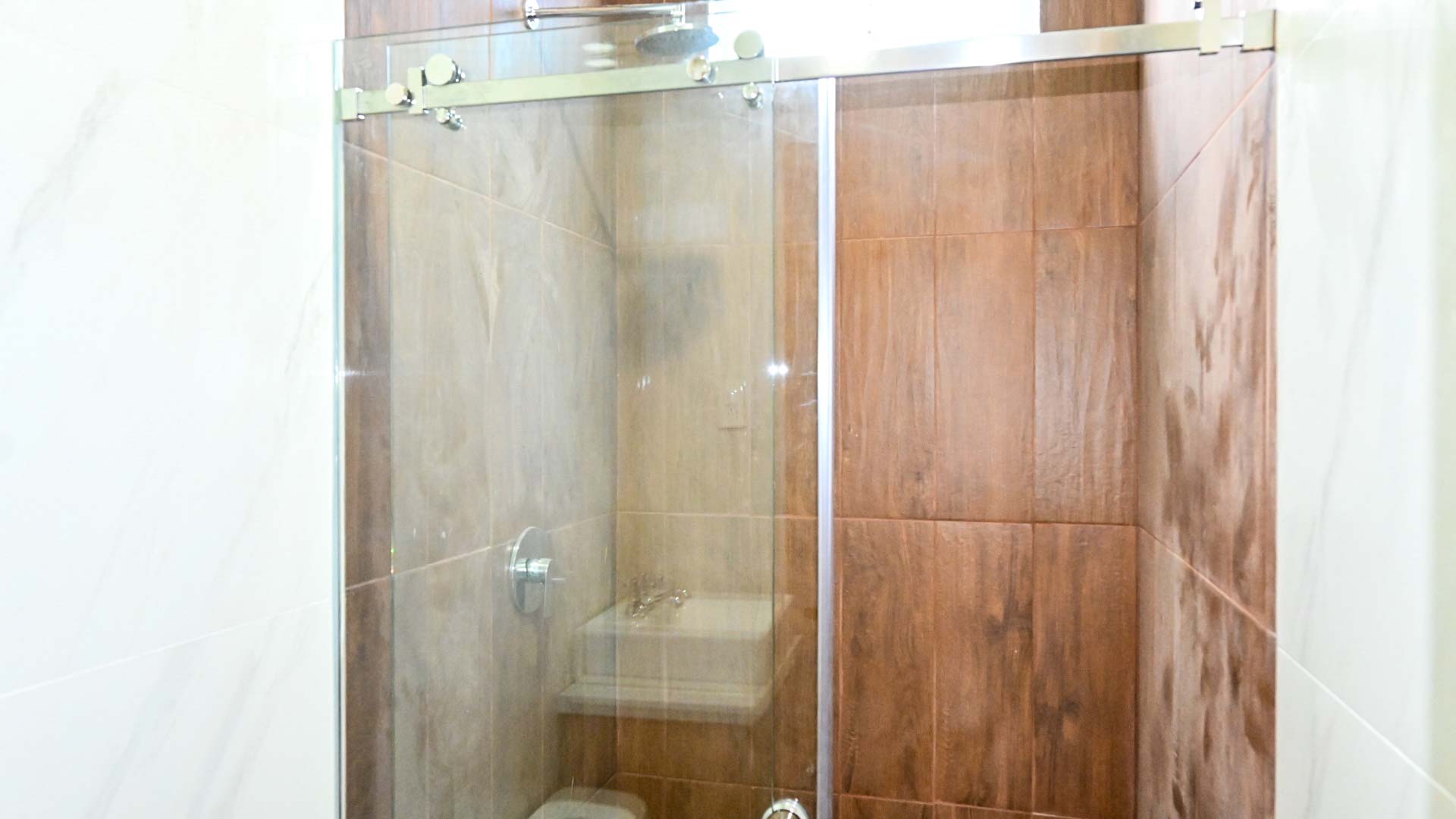 Baño moderno de Villas Arcensas